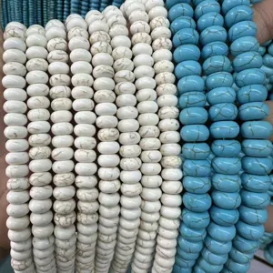 Vue détaillée de perles d'espacement boulier en turquoise et howlite blanche pour bijoux DIY