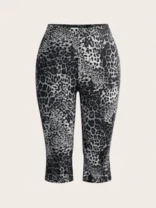 Black and white leopard print women casual shorts digital print cropped trousers.