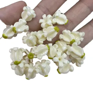 Cuentas de flores de polvo de concha para hacer pulseras y collares