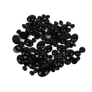 Gepolijste natuurlijke zwarte agaat cabochons, ovaal en rond voor DIY sieraden maken.