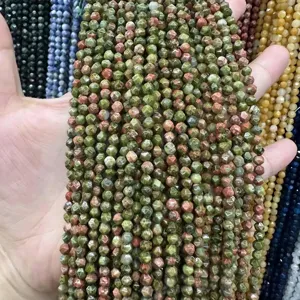 Vue détaillée de perles en pierre naturelle facettée de 4mm pour la création de bijoux