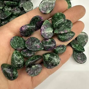 Cabochon in pietra naturale rubino zoisite a forma di pera lucida per gioielli fai da te