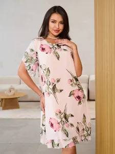 Robe midi mi-longue à manches courtes et imprimé floral pour femme, élégante et chic.