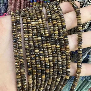 Nahaufnahme von 2x4mm facettierten Perlen aus natürlichem Tigerauge für DIY-Schmuck