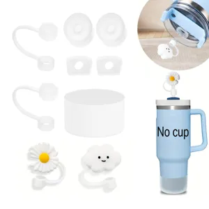 Set di coperture per cannucce in silicone e tappi antiribaltamento per tazze dettagli.