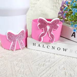 Roze siliconen kophoes en beschermhoes set met glinsterende strass strik hangers voor bekers