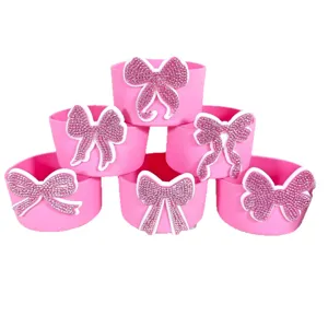 Roze siliconen bekerhoes met strass strik antislip beschermhoes voor thermische beker