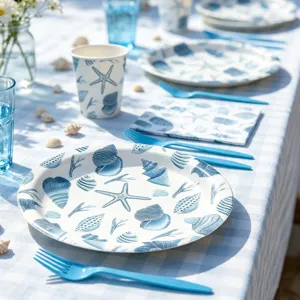 Blaues Muschel Party Geschirr Set mit Pappteller, Bechern, Servietten und Gabeln für Events.