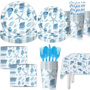 Blaues Muschel Party Geschirr Set mit Papptellern, Bechern, Servietten, Tischdecke und Strohhalm.