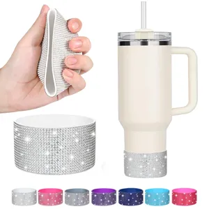 Détail de la botte de gobelet en silicone strass, housse flexible pour tasse Stanley.