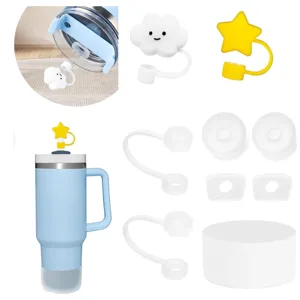 Set accessori per bicchiere in silicone con copripaglia a nuvola e tappi antigoccia.