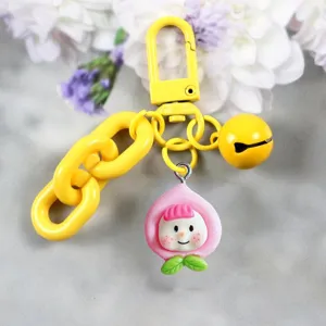 Süßer Pfirsich Puppe Schlüsselanhänger mit gelben Ketten und Glocke, kawaii Tasche Anhänger.