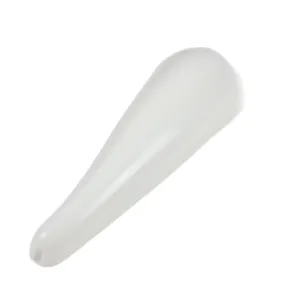 Witte kledinghangers schouderverbreeders anti-bult kussens praktische accessoires.