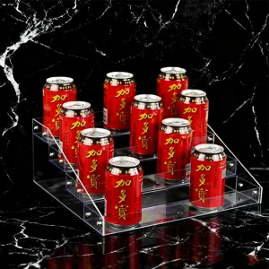 Transparant acryl 3-laags display rek voor blikjes en flessen in de professionele winkel.