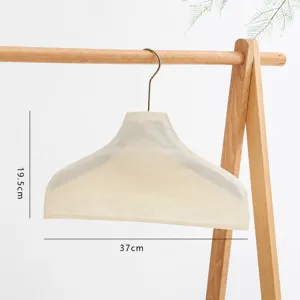 Stoff Kleiderbuegel Schutzbeutel, beiger rutschfester gepolsterter Bezug fuer Garderobe.