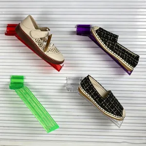 Scaffale espositore per scarpe da parete in plastica supporto per negozio al dettaglio