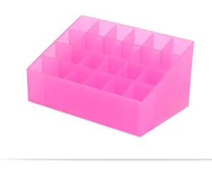 Vista dettagliata dell'organizer per cosmetici in plastica rosa con 24 scomparti.