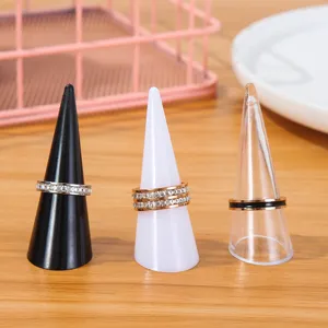 Supporto espositore per anelli in plastica a cono, espositore per anelli da dito per gioielleria.