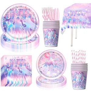 Vue détaillée de la vaisselle jetable holographique sur le thème de la musique K-pop.