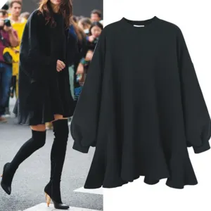 Vestido sudadera oversize negro de manga larga con dobladillo de volantes vista principal