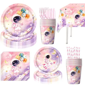 Rosa Astronauten Party Geschirr Set, inklusive Papiertellern, Bechern und Tischdecke.