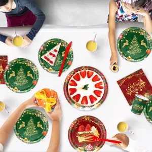 Weihnachtsparty Geschirr Set Detail, festliche grüne Pappteller Becher Servietten für Feiern.