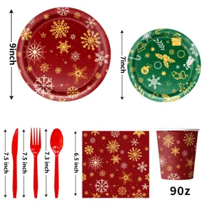 Kerstfeest servies set met papieren borden, bekers, servetten en plastic bestek.