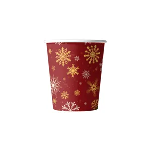 Kerst feest papieren beker in rood met gouden sneeuwvlokken voor feestelijke decoratie.