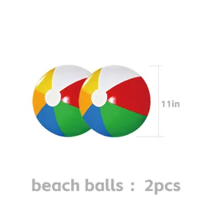 Vue détaillée de deux ballons de plage gonflables colorés avec des panneaux multicolores.