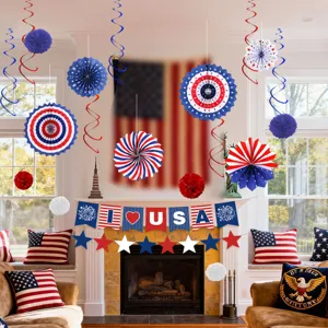 US-Unabhängigkeitstag Party Dekoration Set mit Papierfächern Hängende Wirbel und USA Banner.