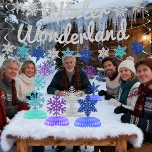 Set di decorazioni per feste Winter Wonderland con festoni pendenti e centrotavola.