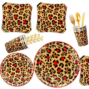 Rotes Leopardenmuster Partygeschirr Set mit Papptellern, Servietten, Bechern und Besteck.