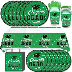 Detailansicht der Abschlussfeier Geschirr Set grüne Teller Becher Tischdecke mit Motiv.