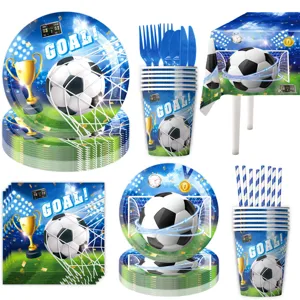 Fußball Party Deko Set mit Tellern Bechern Servietten und Tischdecke für Geburtstagsfeiern.