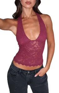 Élégant top halter en dentelle bordeaux pour femme, caraco moulant et séduisant.