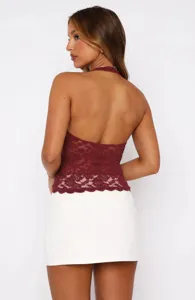 Gilet dos nu mince en dentelle croisée européenne et américaine, haut sans manches bordeaux élégant.