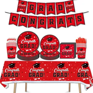 Abschluss Party Deko Set mit roter schwarzer Girlande Tischdecke Papptellern und Bechern.