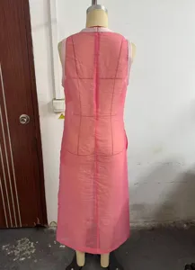 Vestido largo transparente rosa sin mangas vista detallada, estilo holgado casual.