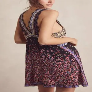Boho Blumenmuster V-Ausschnitt Spitzenbesatz Slipkleid, detailierte Ansicht Sommerkleid.