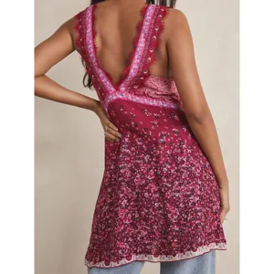 Boho Blumen spitze V-Ausschnitt Trägerkleid Rückansicht mit zarten Details und edlem Print.
