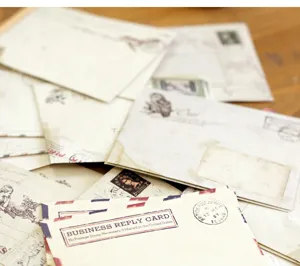 Set di mini buste e cartoline vintage con timbri retrò per la decorazione del diario.
