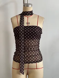 Sexy gepunktetes Mesh-Top mit passendem langen Schal für Damen Sommer Mode Bekleidung.