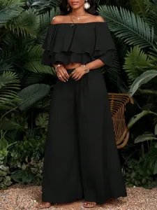 Schulterfreies Rüschen-Crop-Top mit hoher Taille und weiter Hose Set Detailansicht Stoff.