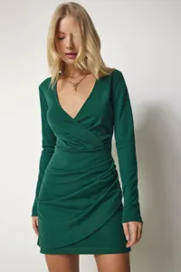 Élégante robe courte vert foncé à manches longues et col en V profond pour la saison.
