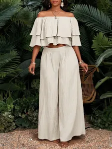 Schulterfreies Rüschen-Crop-Top und weite Hosen Zweiteiler Resort Set für Damen.