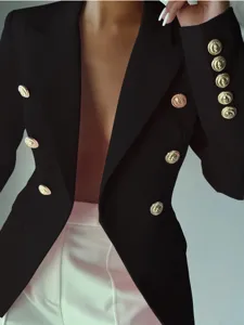 Blazer negro cruzado elegante para mujer con botones metálicos dorados estilo de lujo chic