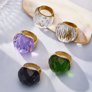 Klobige, mehrfarbige Glasstein-Ringe mit vergoldeter Edelstahlbasis, elegante Hauptbildanzeige.