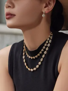 Exquisito juego de collar y pendientes multicapa de circonita, elegante joyería dorada.