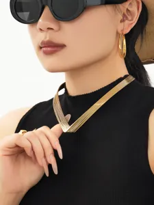 Minimalistische V-vormige gelaagde choker halsketting met oorbellen voor dagelijkse damesmode