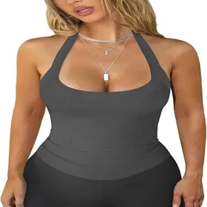 Canotta grigia in maglia halter con scollo profondo, senza maniche, vestibilità slim, dettaglio